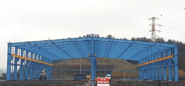PEB-19-㈜코스틸 포항1공장 B-BLOCK 공장동 증축공사 중 철골공사.jpg